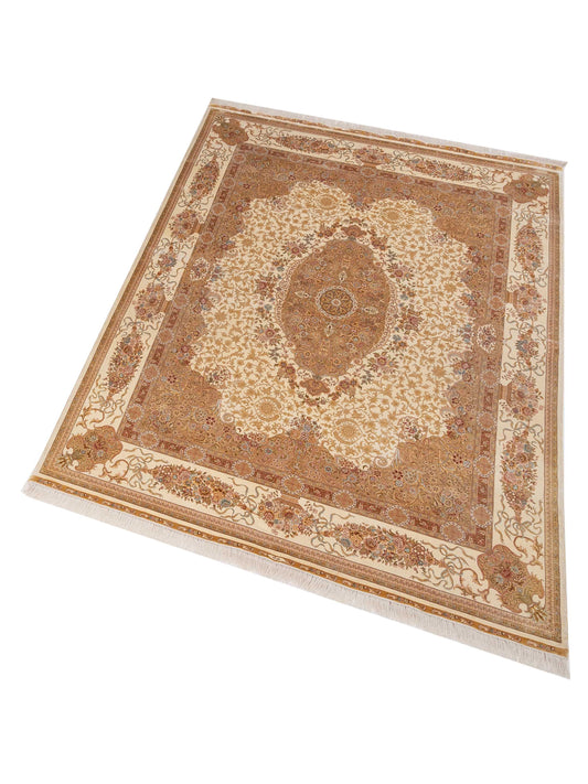 Serelis Ivory Ivory 8x10 Hand Knotted Rug