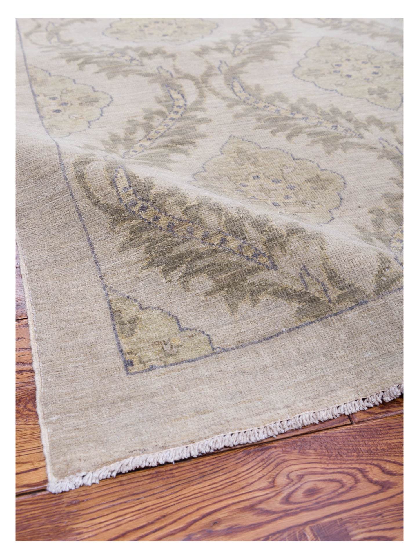 Lailora Silver 9.4x13.7 Hand Knotted Rug