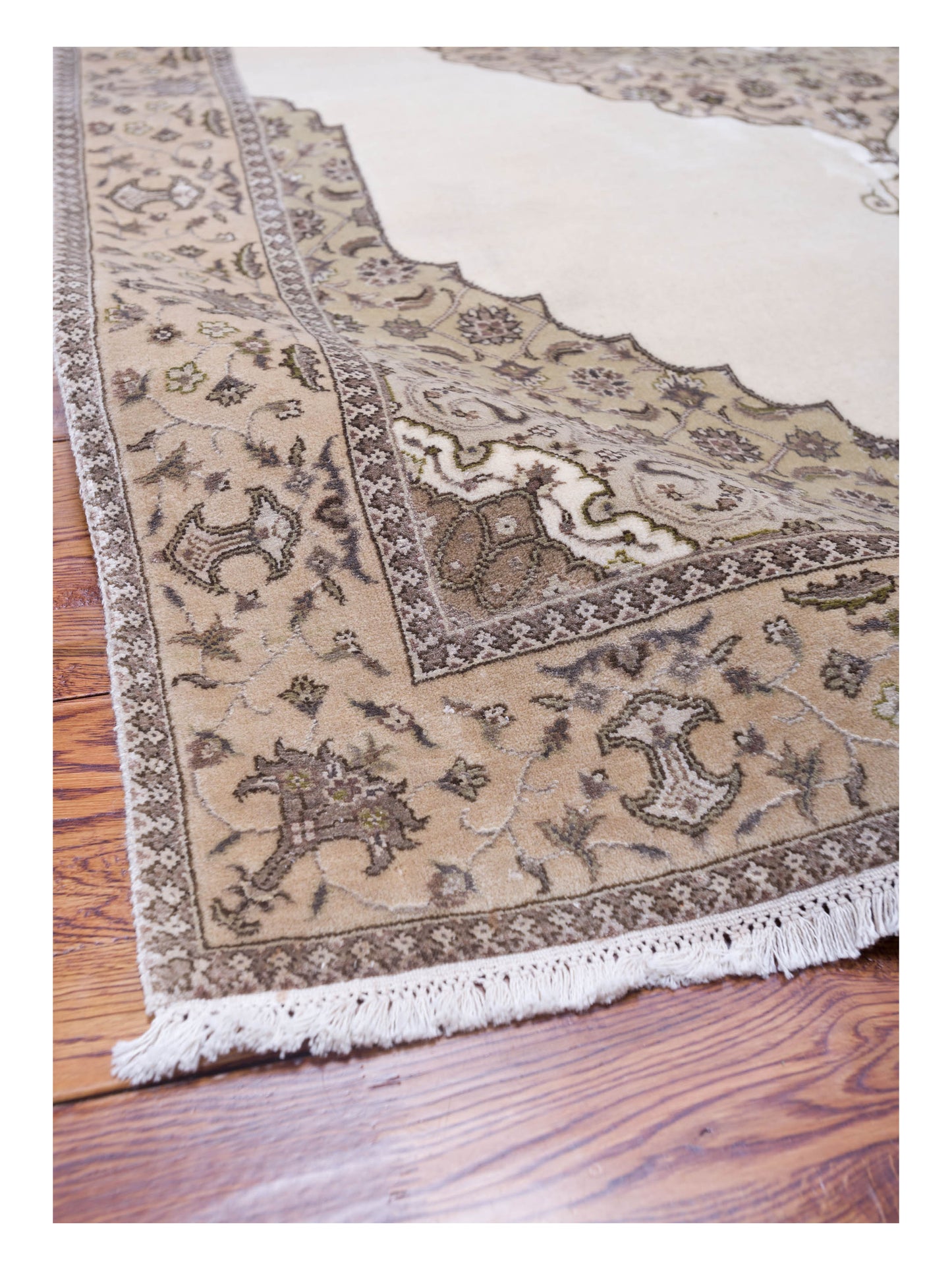 Javira Ivory Beige 4.1x6.4 Hand Knotted Rug