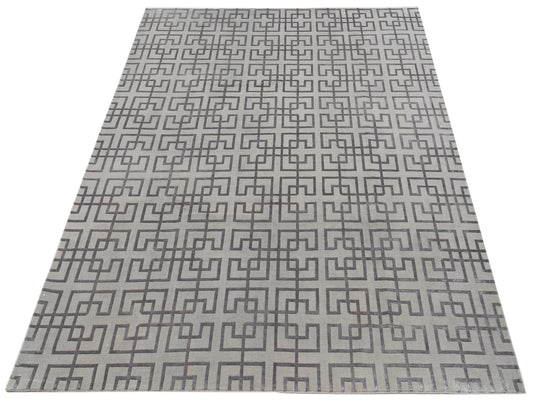 Tenzari Silver 8.1x9.11 Hand Knotted Rug