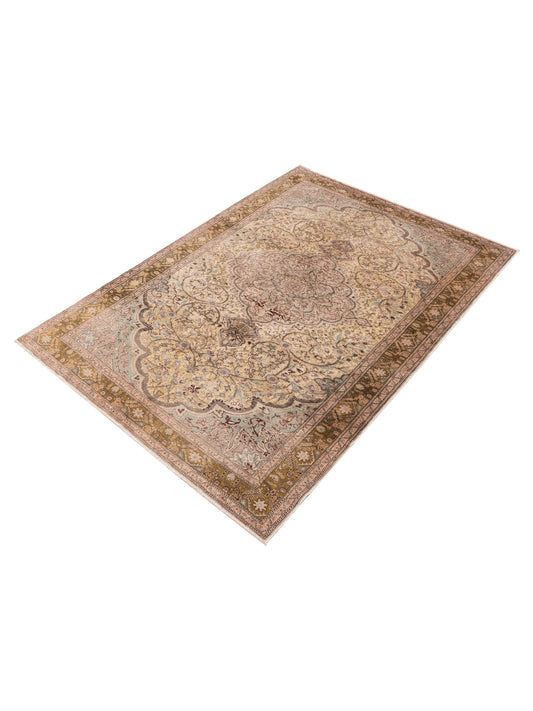 Caesarea Ivory Green 6.7x9.7 Hand Knotted Rug